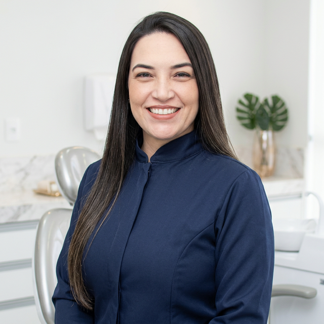 Dra. Katia Cobuci - Especialista em Sorrisos